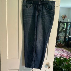 1822 Denim Blue Straight Ankle Jeans frayed bottom hem